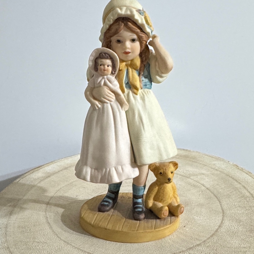 ROYAL ORLEANS JAN HAGARA LIMITED EDITION PORCELAIN DOLL FIGURINE 1987-1988